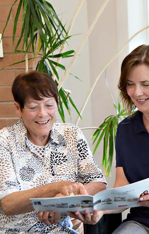 A move manager reviewing a plan with a client